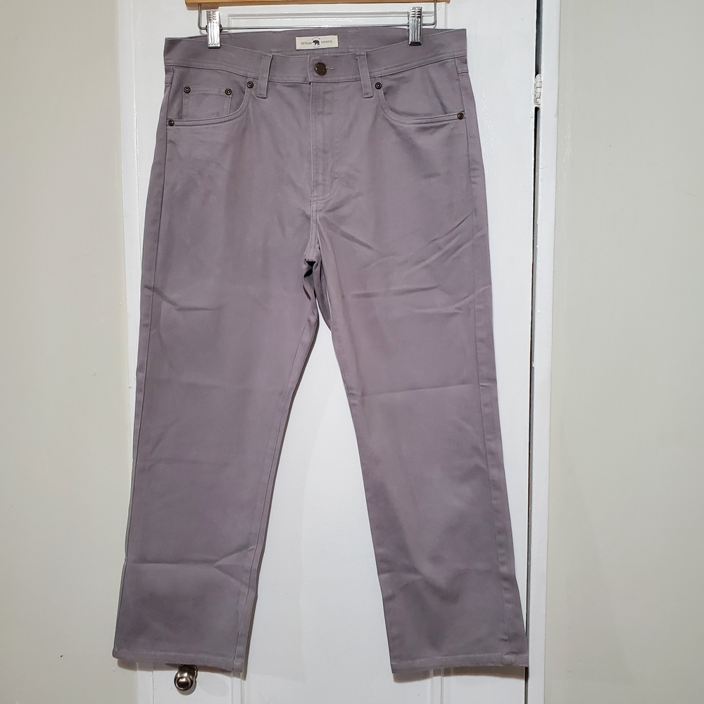 Modern Gray Straight Jeans with Soft Finish‎